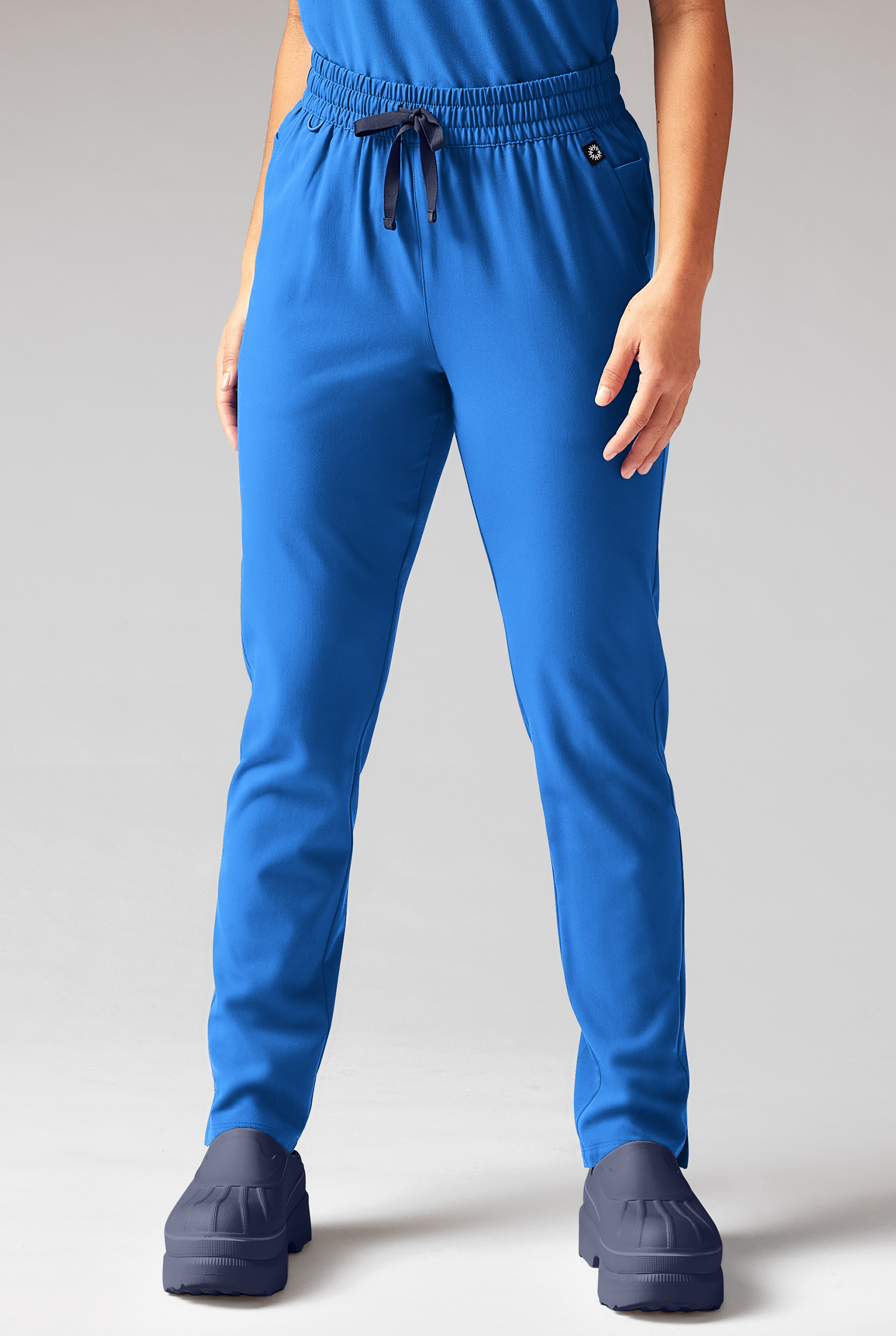 Pantal&oacute;n m&eacute;dico Hypothesis A-D All Duty con 6 bolsillos y piernas rectas para mujer