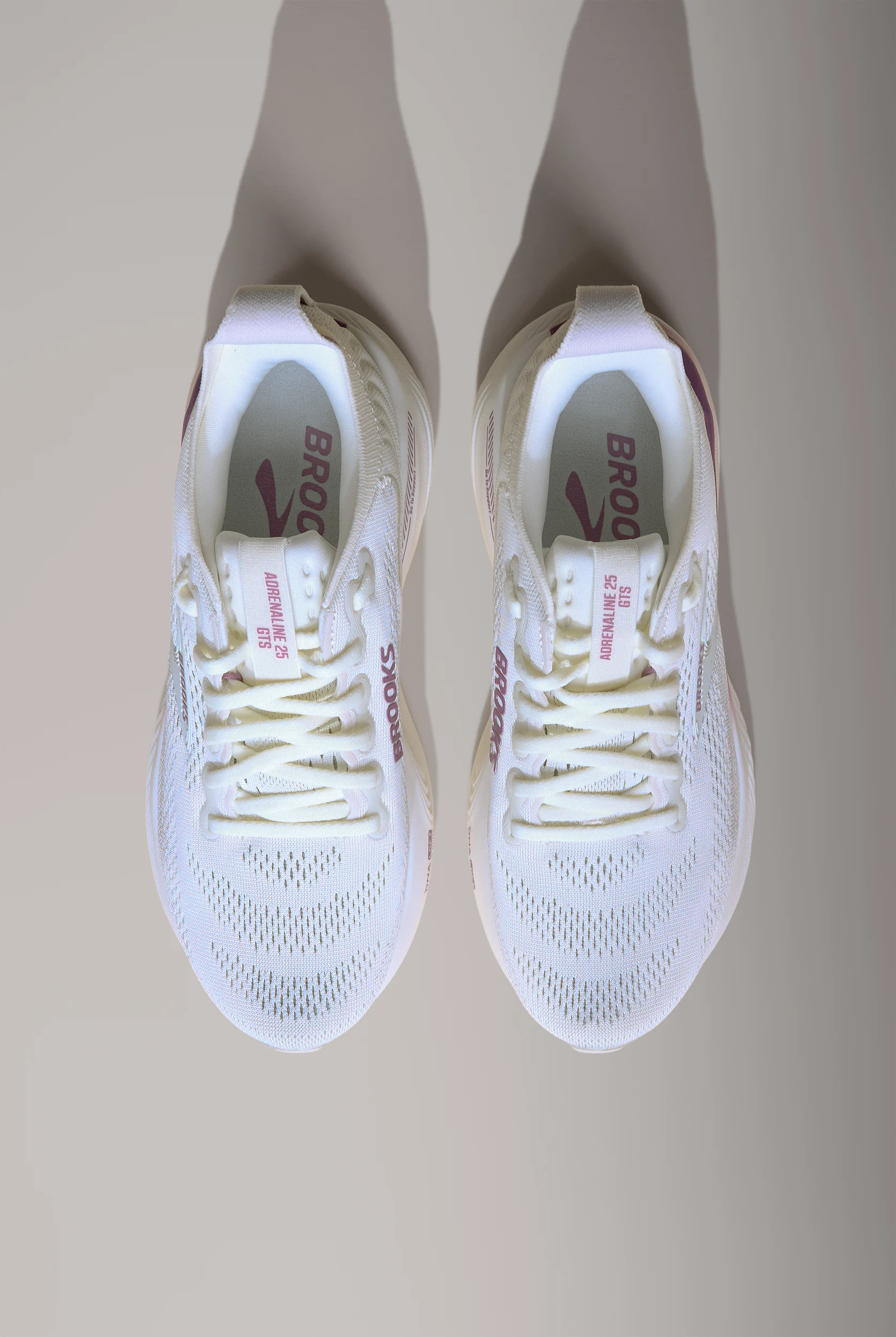 Zapatillas deportivas Brooks Adrenaline GTS 25 Coconut/Argyle con cordones para mujer