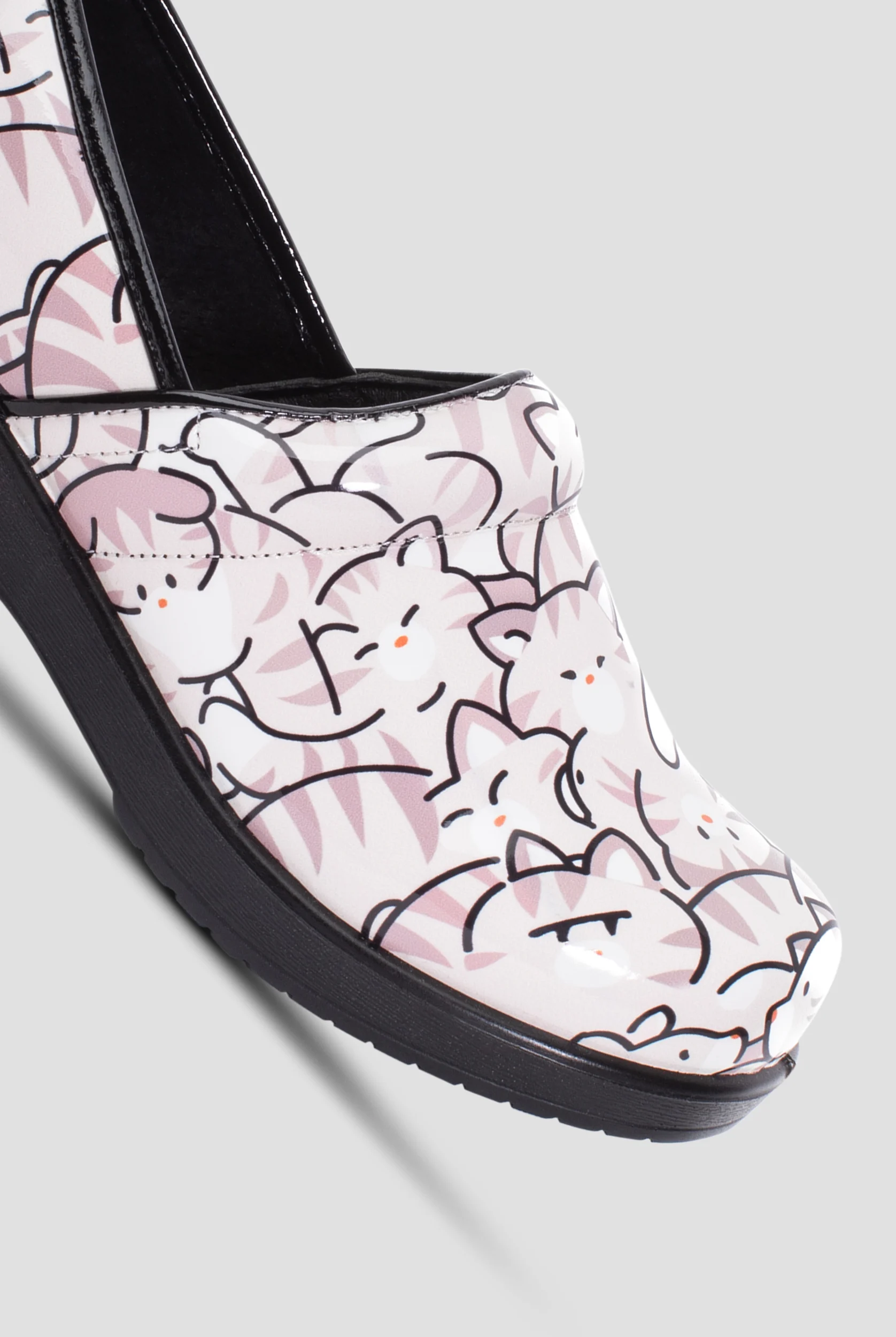 Savvy Women's Brandy Kitty Clogs