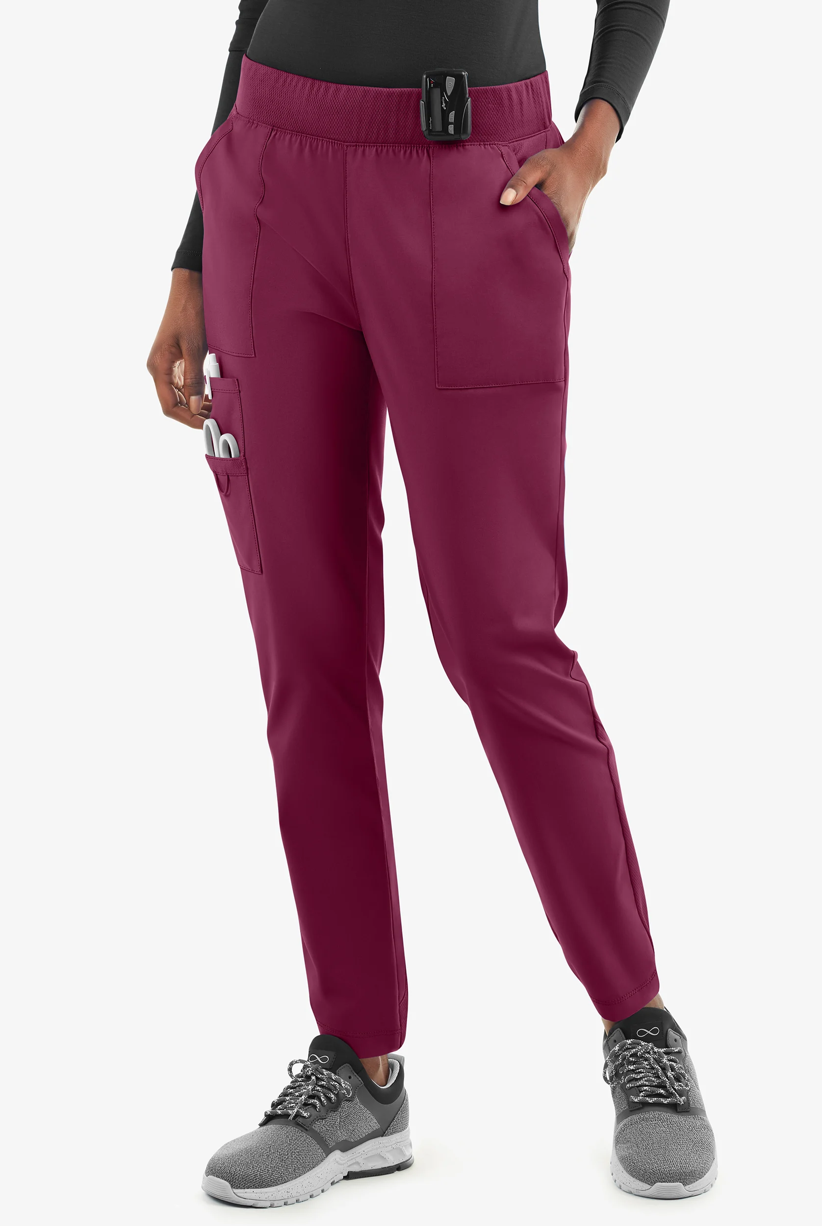 Pantal&oacute;n m&eacute;dico Cherokee Workwear Professionals Active estilo jogger de tiro medio con 6 bolsillos para mujer