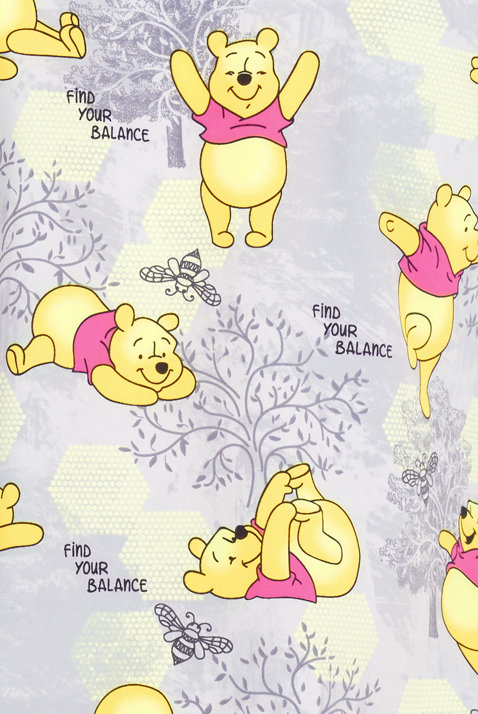 Blusa médica estampada Tooniforms Disney's Winnie Namastay Pooh STRETCH con cuello en V y 3 bolsillos para mujer